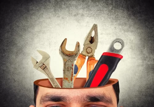 Ilustrace otevřeného mozku s nářadím symbolizující metodu PSYCH-K jako nástroj pro úpravu podvědomí